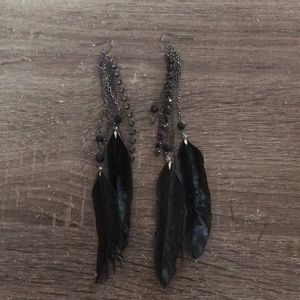💕Black feathered earrings💕